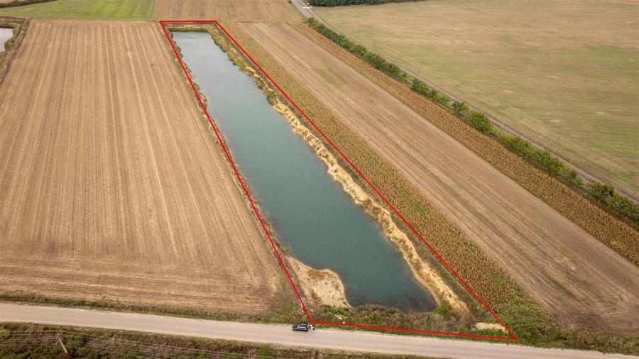 Teren intravilan de 15800 mp, în Santăul Mare