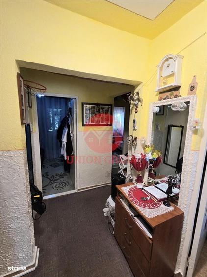 Apartament cu 3 camere decomandat în Est