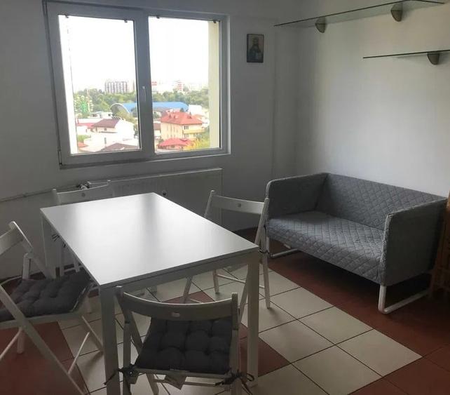 Apartament cu 3 camere decomandat în Tei
