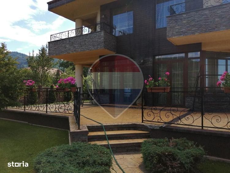 Casă cu 4 camere în Trăisteni