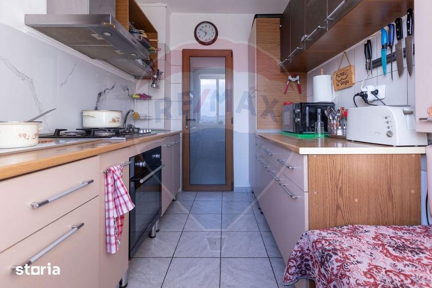 Apartament cu 3 camere decomandat în Mioriței