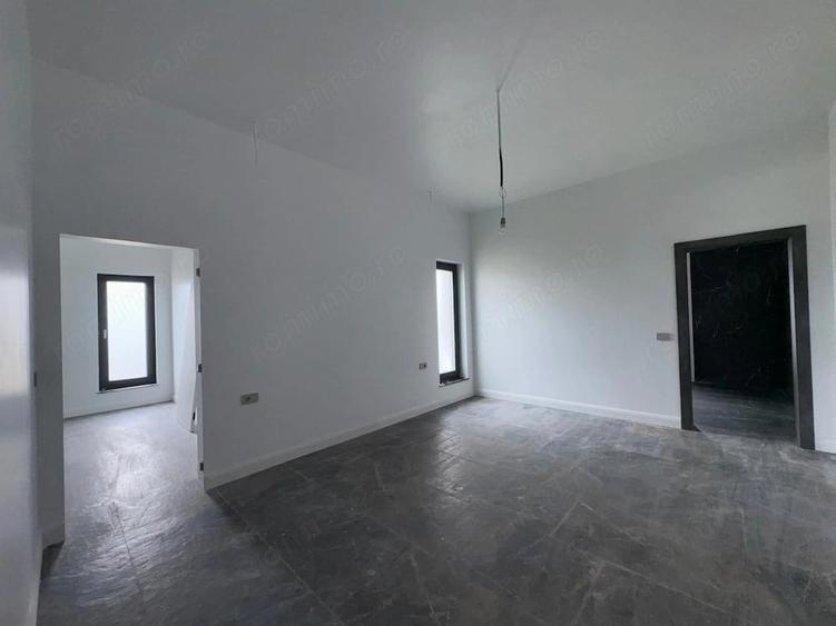 Vila construita la sol in Cartierul Atena cu teren generos - 1
