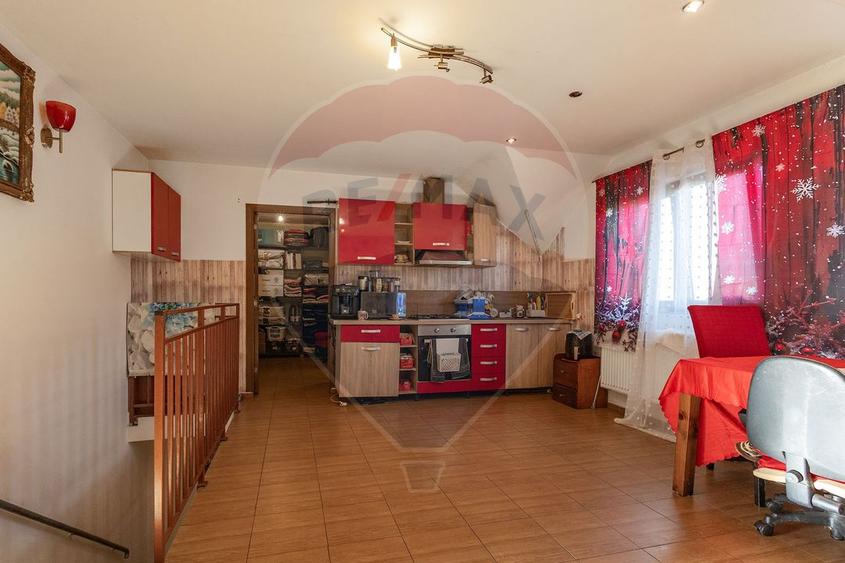 Casă individuală cu 6 camere cu Teren 266 Mp în Șagului