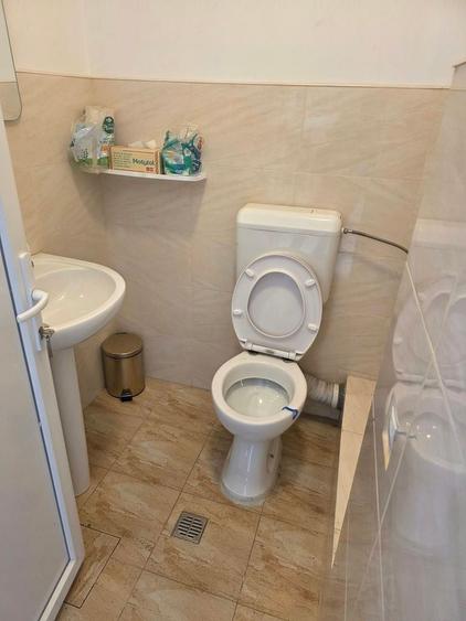 Apartament cu 3 camere decomandat în Jiului