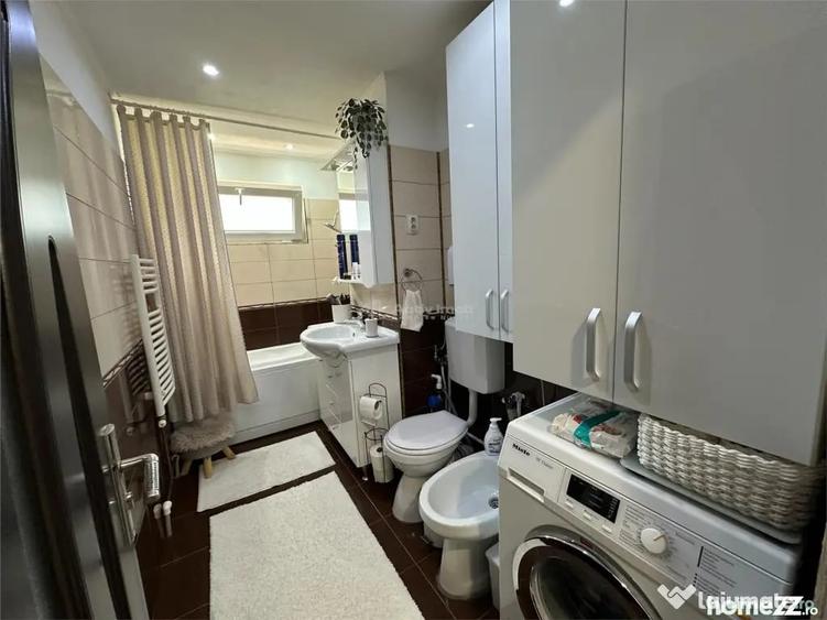 Apartament cu 3 camere decomandat în Sud