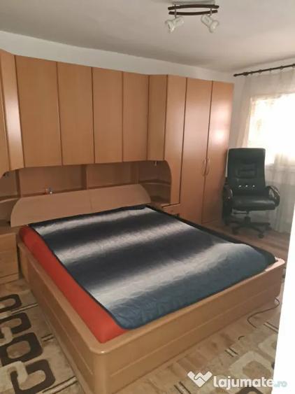 Apartament cu 4 camere decomandat în Coman