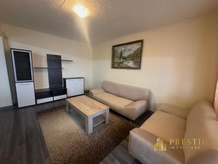 Apartament cu 3 camere decomandat, mobilat în Nufărul