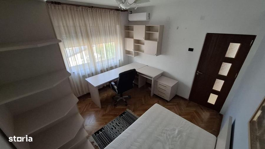 Casă cu 4 camere în Ungureni