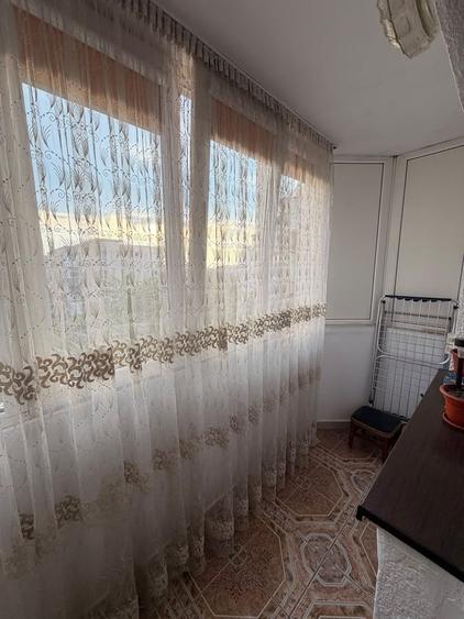 Apartament cu 4 camere semidecomandat în Militari