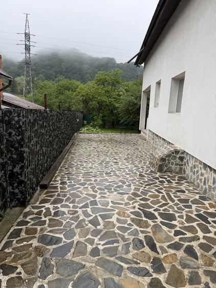 Casă cu 4 camere în Groșani