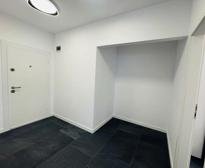 Apartament cu 3 camere semidecomandat în Chinteni