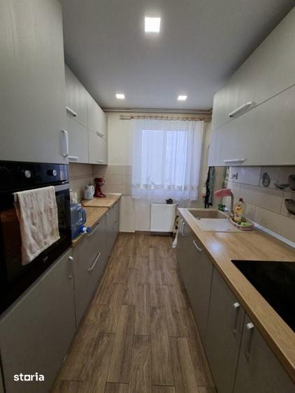 Apartament cu 4 camere decomandat în Progresul