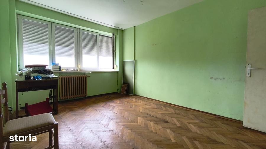 Apartament cu 3 camere decomandat în Central