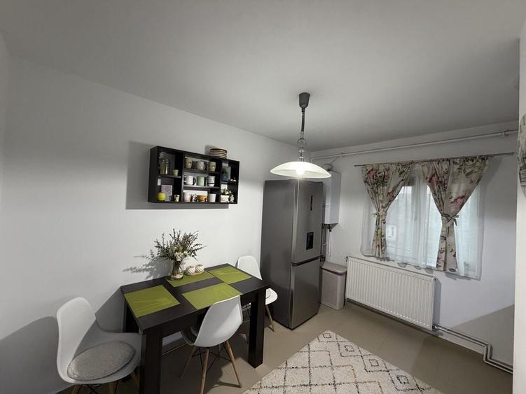 Apartament cu 3 camere decomandat în Soarelui