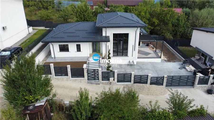 Casă individuală cu 4 camere cu Canalizare în Bucium