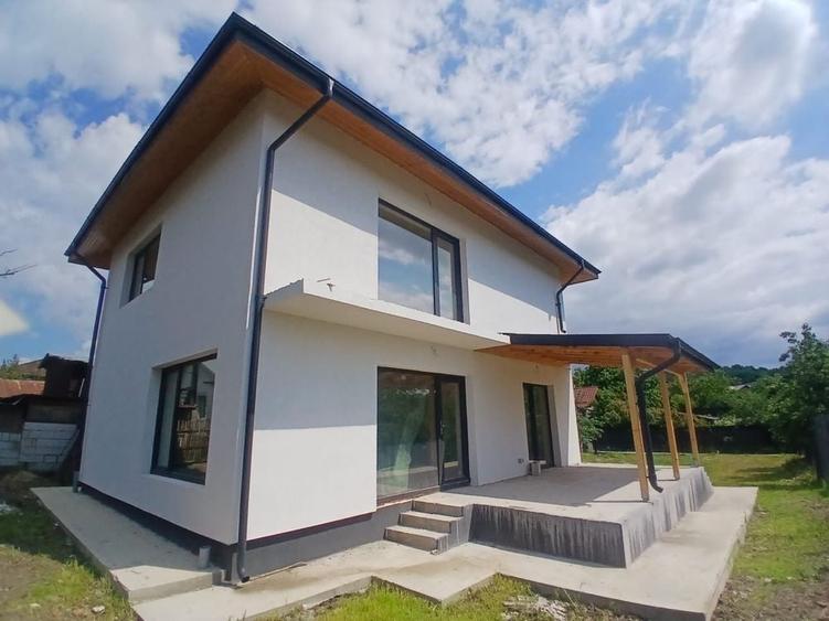 Casă cu 4 camere în Găgeni