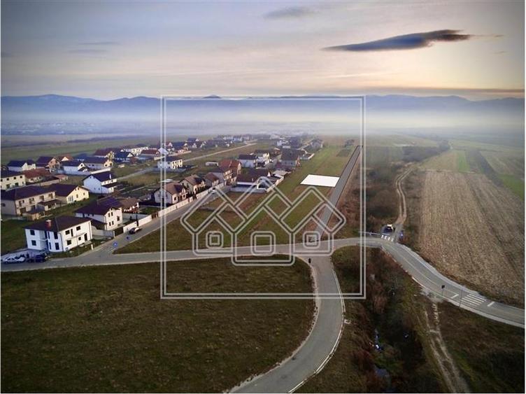 Teren Construcții intravilan de 500 mp, în Cristian