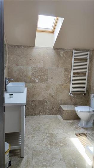 Casă individuală cu 5 camere cu Piscina în Central