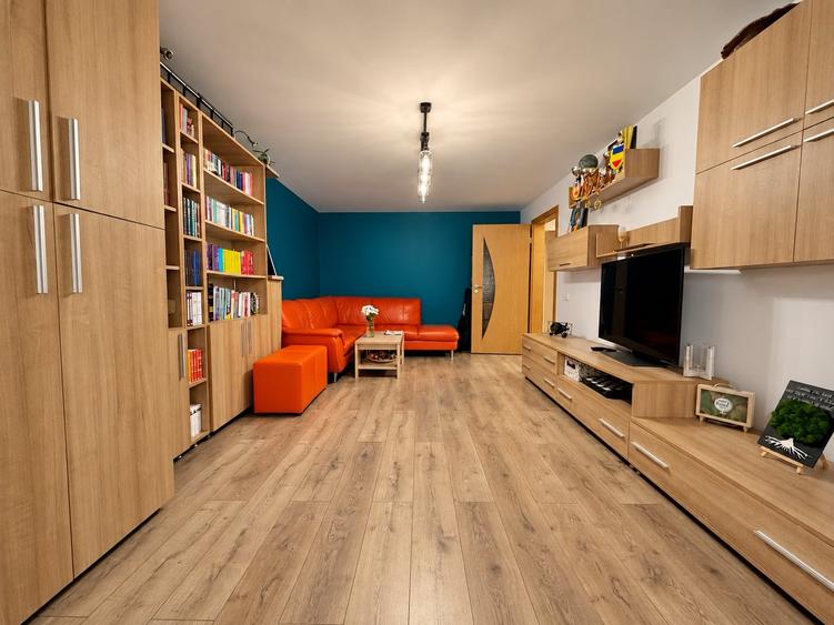 Apartament cu 4 camere decomandat, mobilat în Lipovei