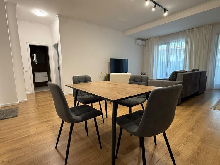 Apartament cu 2 camere semidecomandat, mobilat în Florești