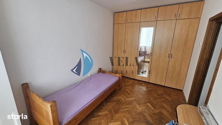 Apartament cu 3 camere decomandat în Cornișa