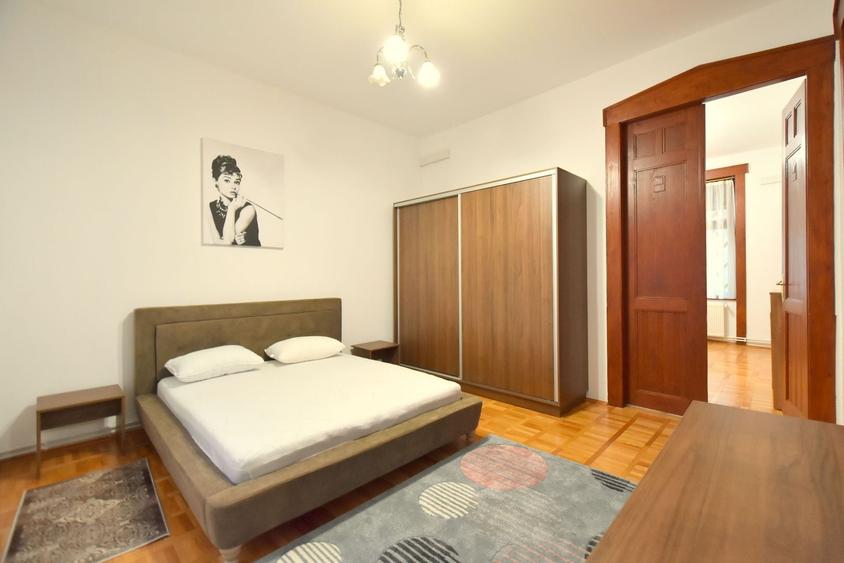 Apartament cu 3 camere semidecomandat, mobilat în Ultracentral