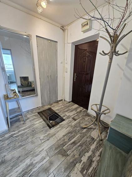 Apartament cu 2 camere semidecomandat în Cantemir