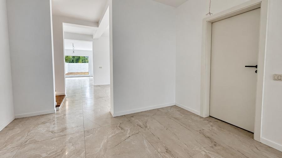 Duplex cu 4 camere cu Canalizare în Ghiroda