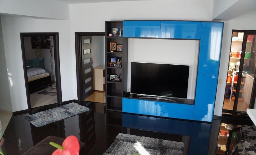 Apartament cu 3 camere decomandat, mobilat în Băneasa