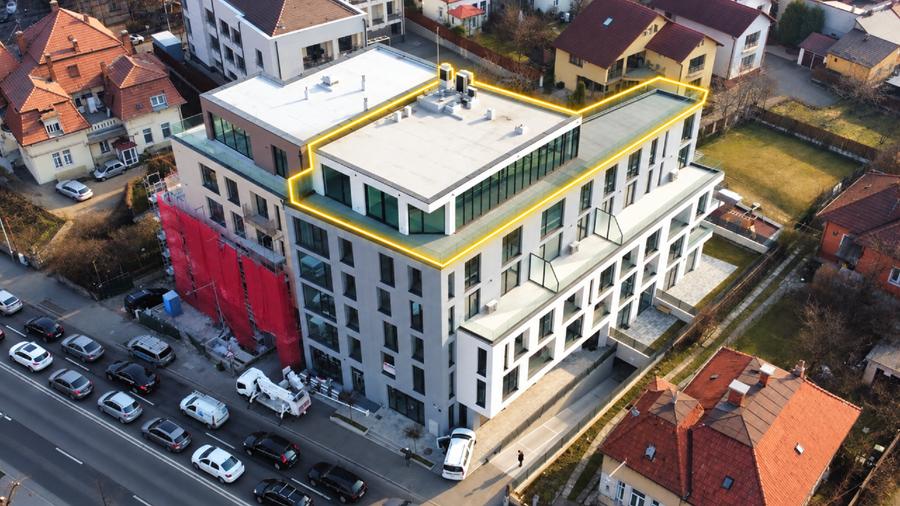 Apartament cu 3 camere semidecomandat în Central