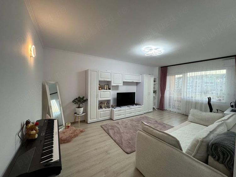 Apartament cu 2 camere decomandat în Pietroasa