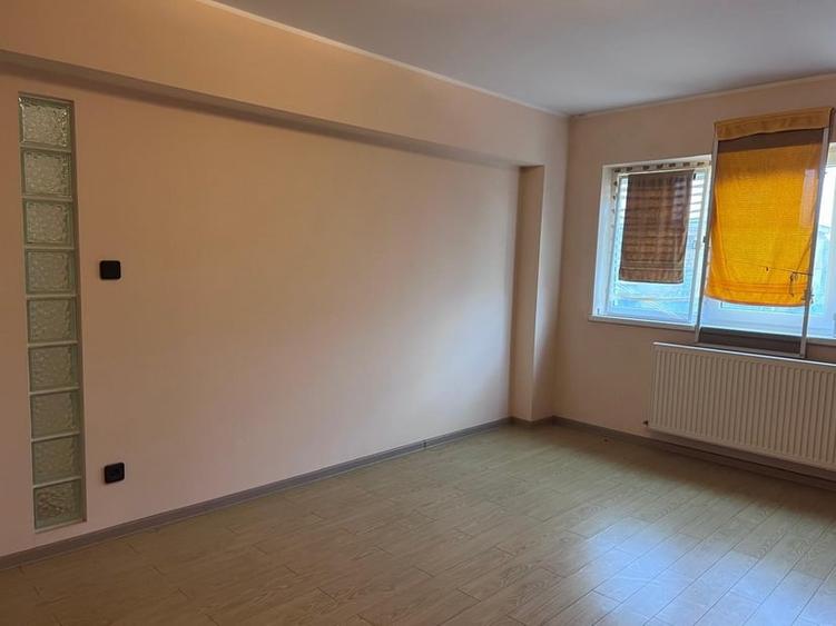 Apartament cu 2 camere decomandat în 22 Decembrie