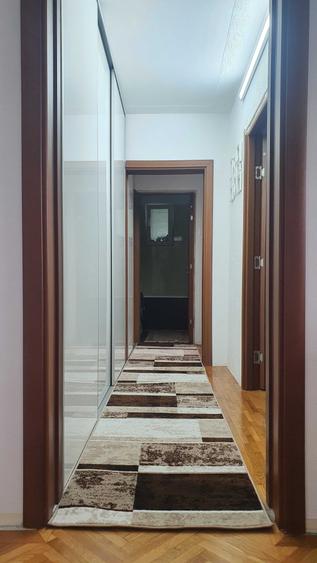 Apartament cu 3 camere semidecomandat în Titan