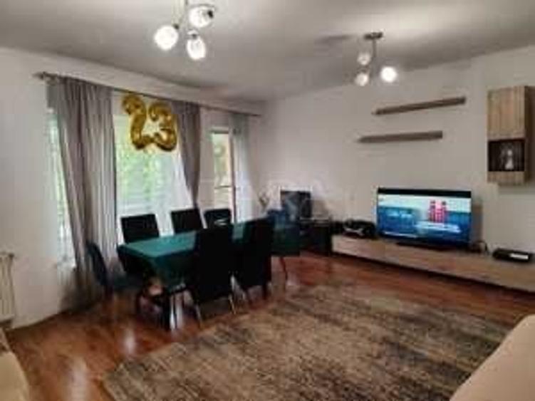 Casă individuală cu 7 camere cu Canalizare în Gruia