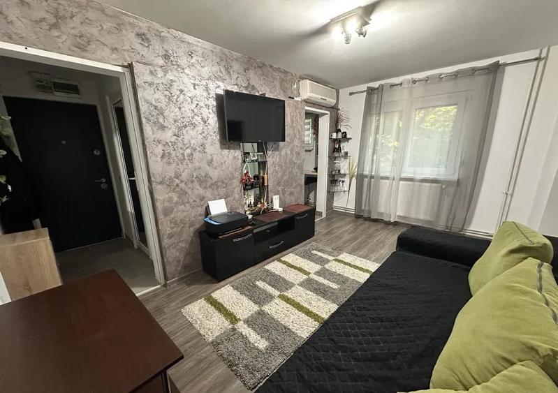 Apartament cu 2 camere nedecomandat, mobilat în P-ța Doina