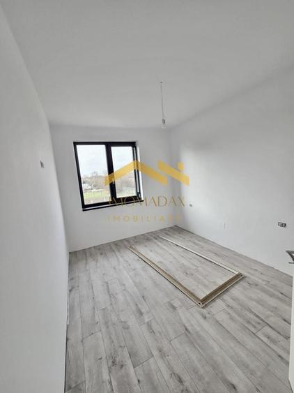 Duplex cu 4 camere cu Canalizare în Utvin