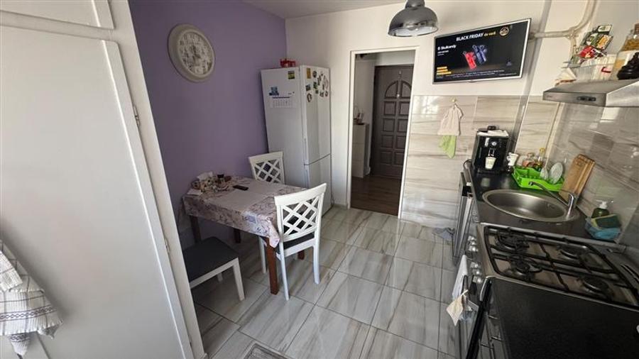 Apartament cu 2 camere decomandat în Hipodrom 3