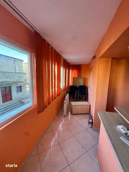 Apartament cu 4 camere semidecomandat, mobilat în Pantelimon