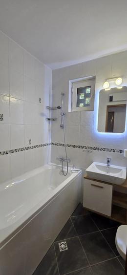 Apartament cu 3 camere semidecomandat în Muncii