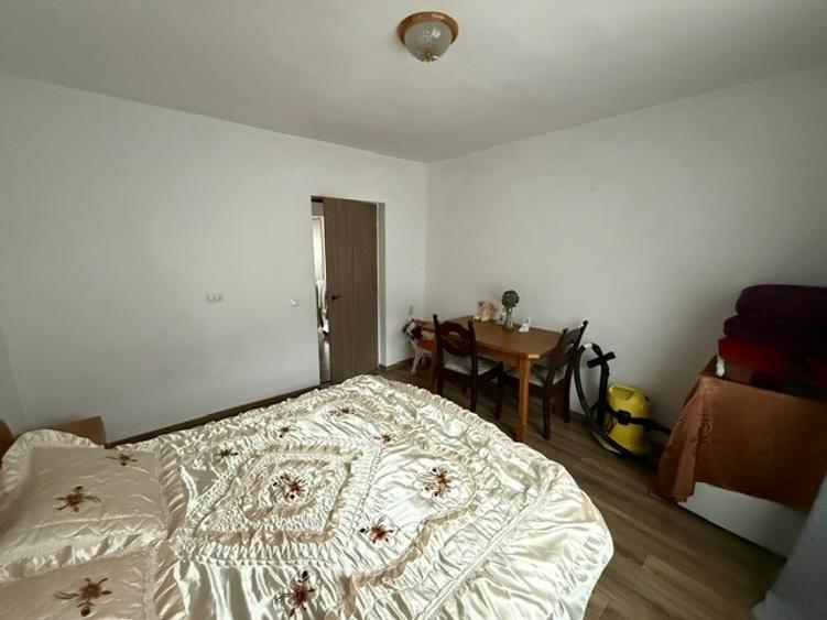 Casă individuală cu 5 camere cu Teren 1000 Mp în Central