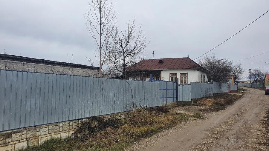 Casă individuală cu 2 camere cu Teren 525 Mp în Străoane