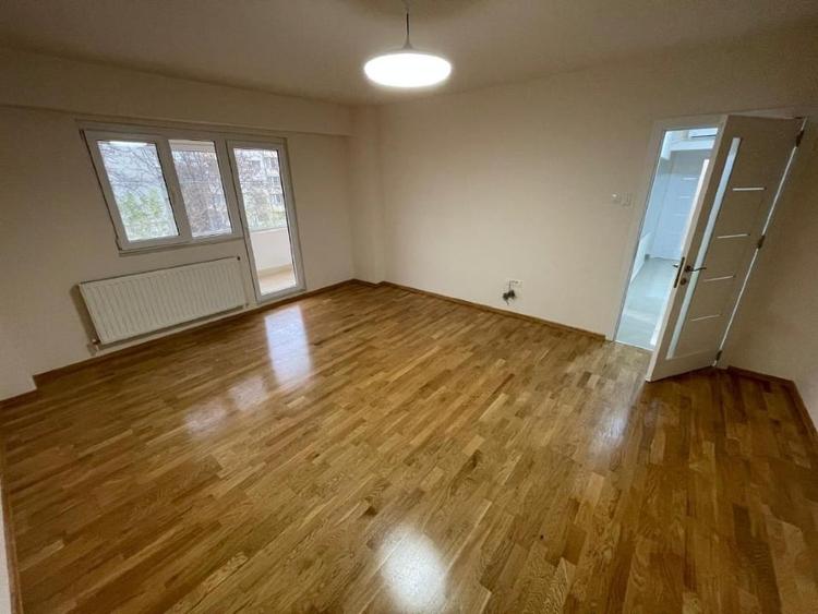Inchiriez ap. 2 camere, minim 2 ani, renovat, garaj, et.2, lift, balcon 12 mp. - 15
