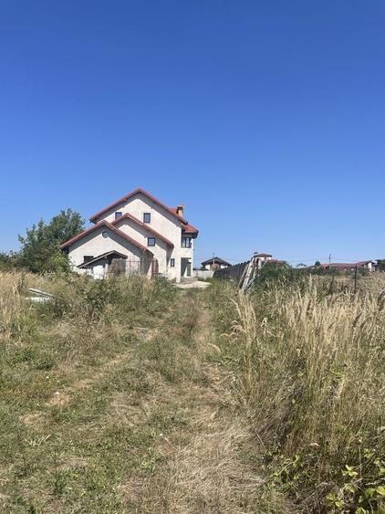 Casă cu 4 camere în Domnești