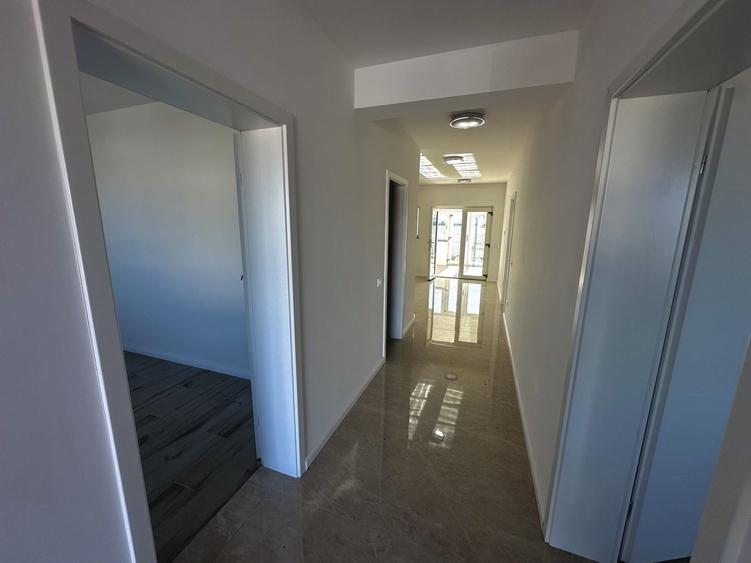 Casă individuală cu 4 camere cu Canalizare în Sântandrei