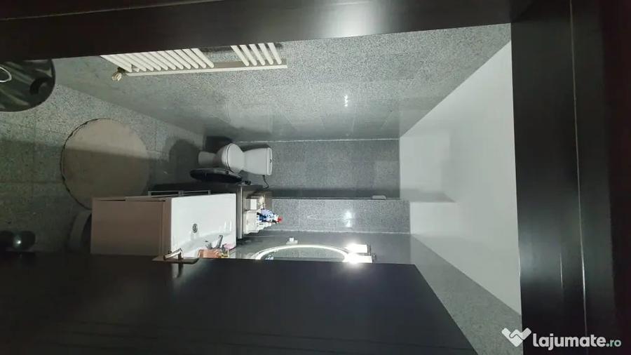 Apartament cu 3 camere decomandat în Vest