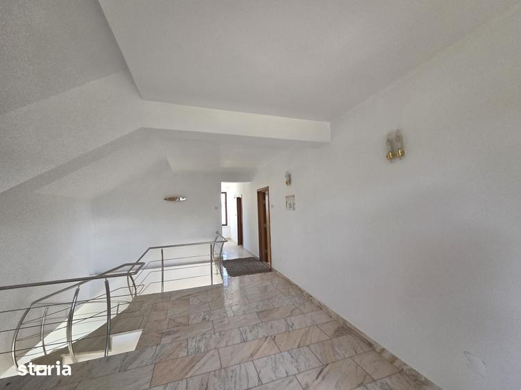 Casă cu 9 camere cu Teren 800 Mp în Prundu