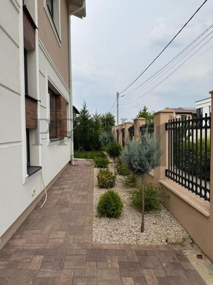 Casă individuală cu 5 camere cu Canalizare în Dumbrăvița