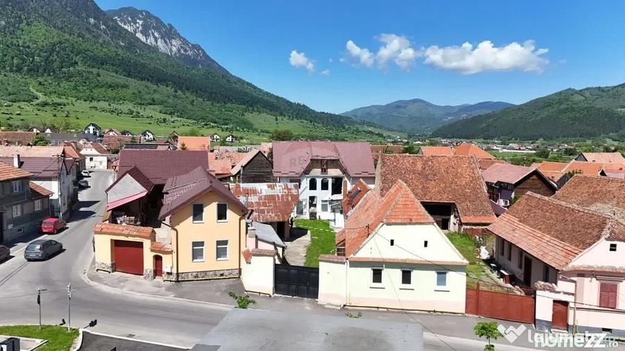 Casă cu 7 camere cu Teren 1151 Mp în Central