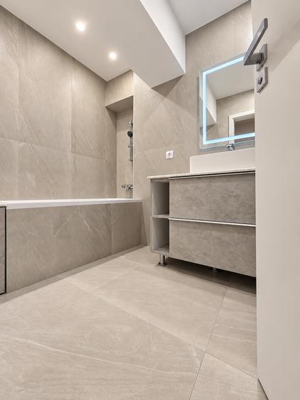 Apartament cu 3 camere decomandat în Călărași