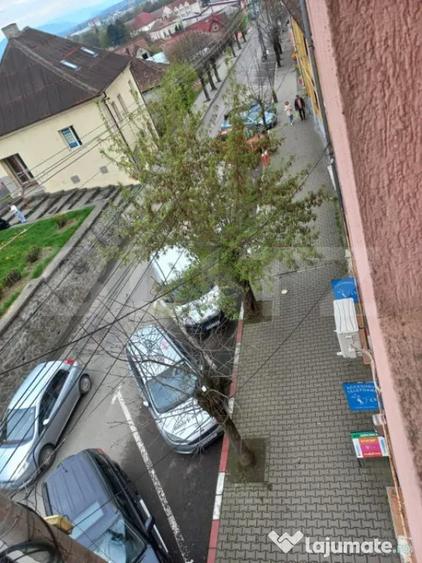 Spațiu comercial, de 1,200 mp, în Central